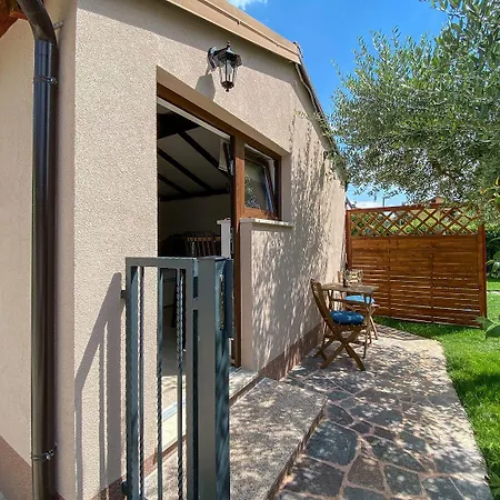 Malerisches Studio-apartment Mit 2 Bikes, Terrasse - Nur 250 Meter Zum Strand Апартаменты Karpinjan