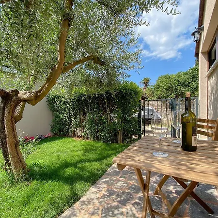 Malerisches Studio-apartment Mit 2 Bikes, Terrasse - Nur 250 Meter Zum Strand Karpinjan