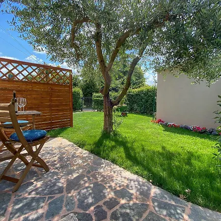 Malerisches Studio-apartment Mit 2 Bikes, Terrasse - Nur 250 Meter Zum Strand Karpinjan